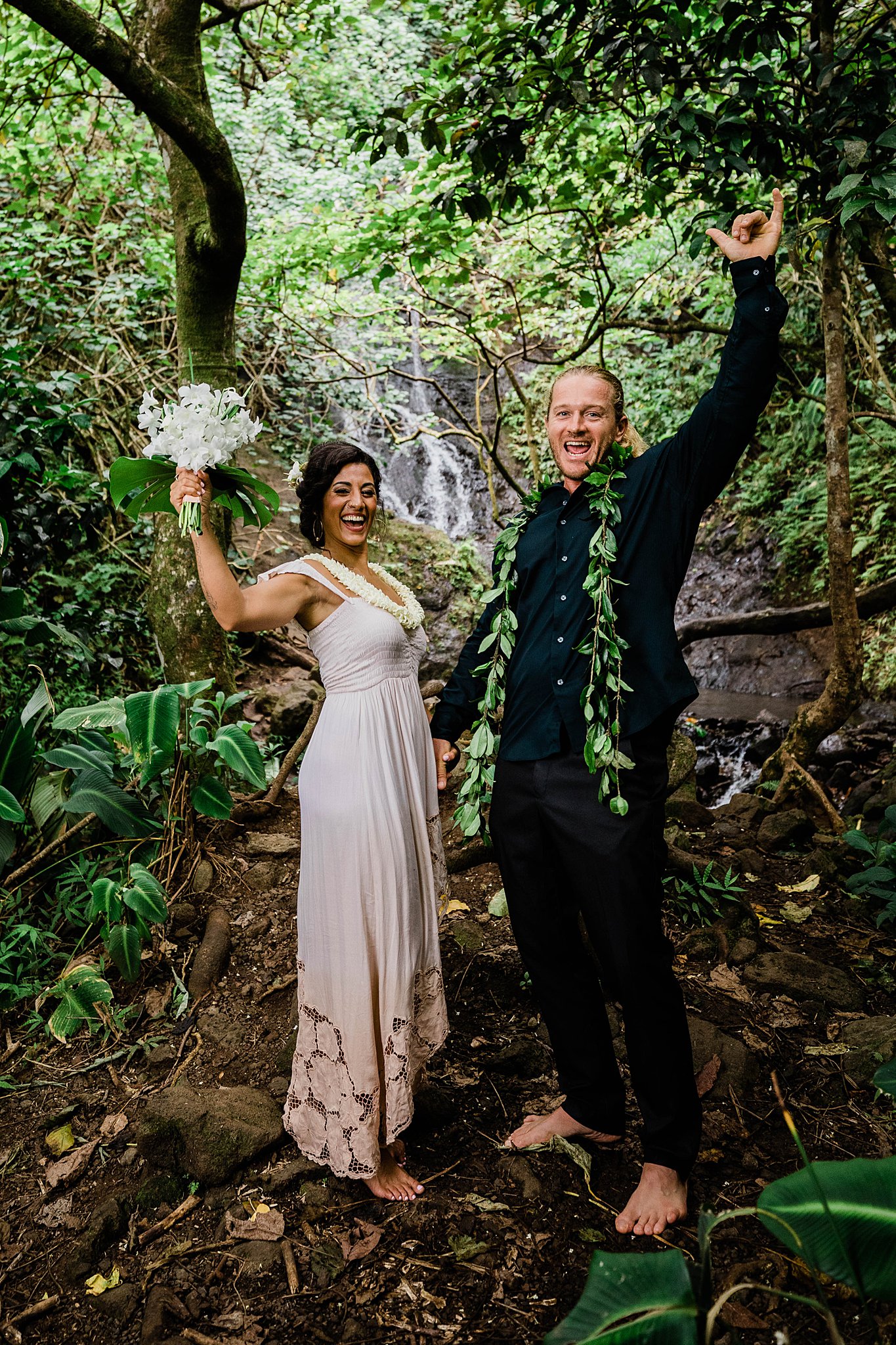 oahu-waterfall-elopement