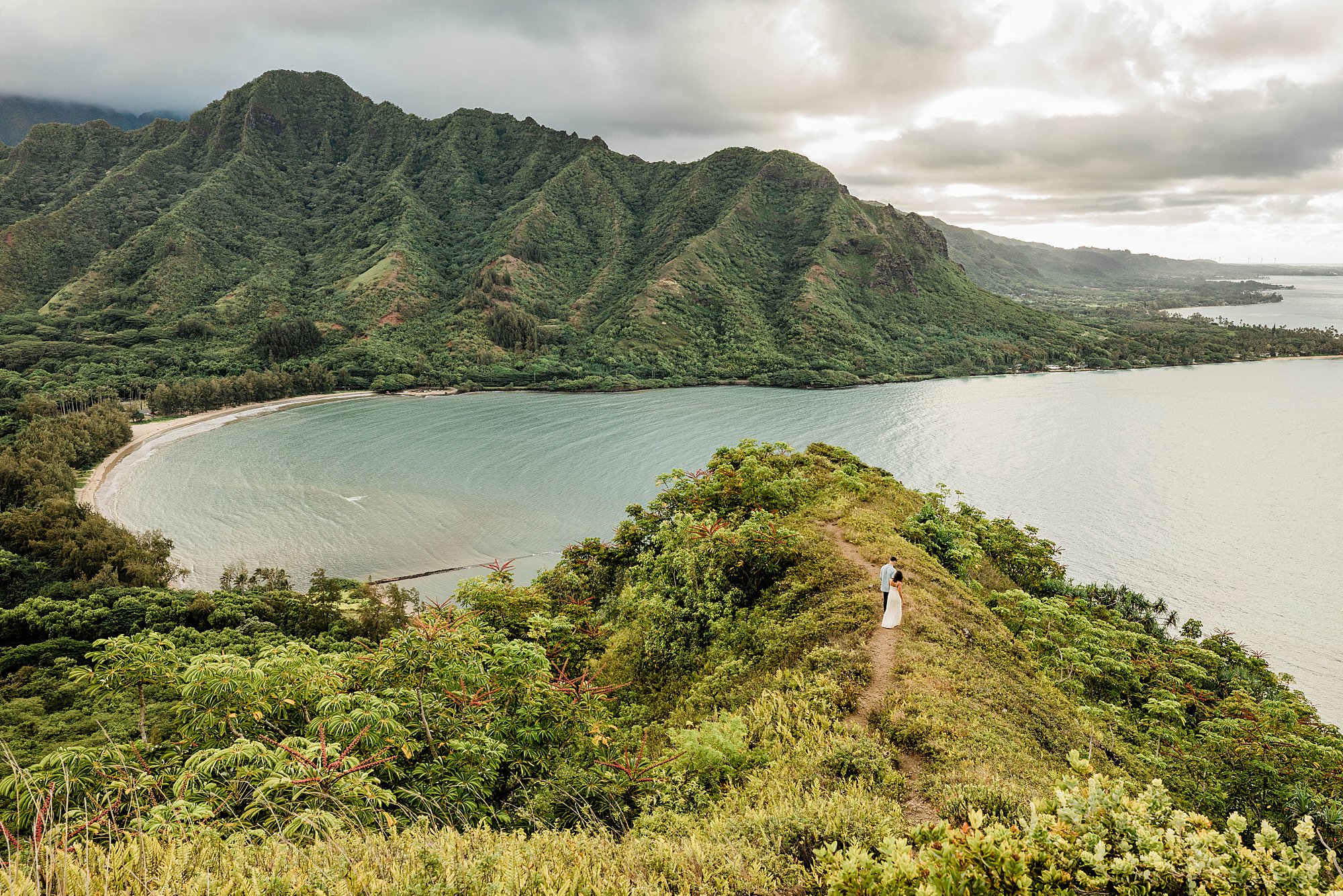 couple hiking in hawaii for engagement photos