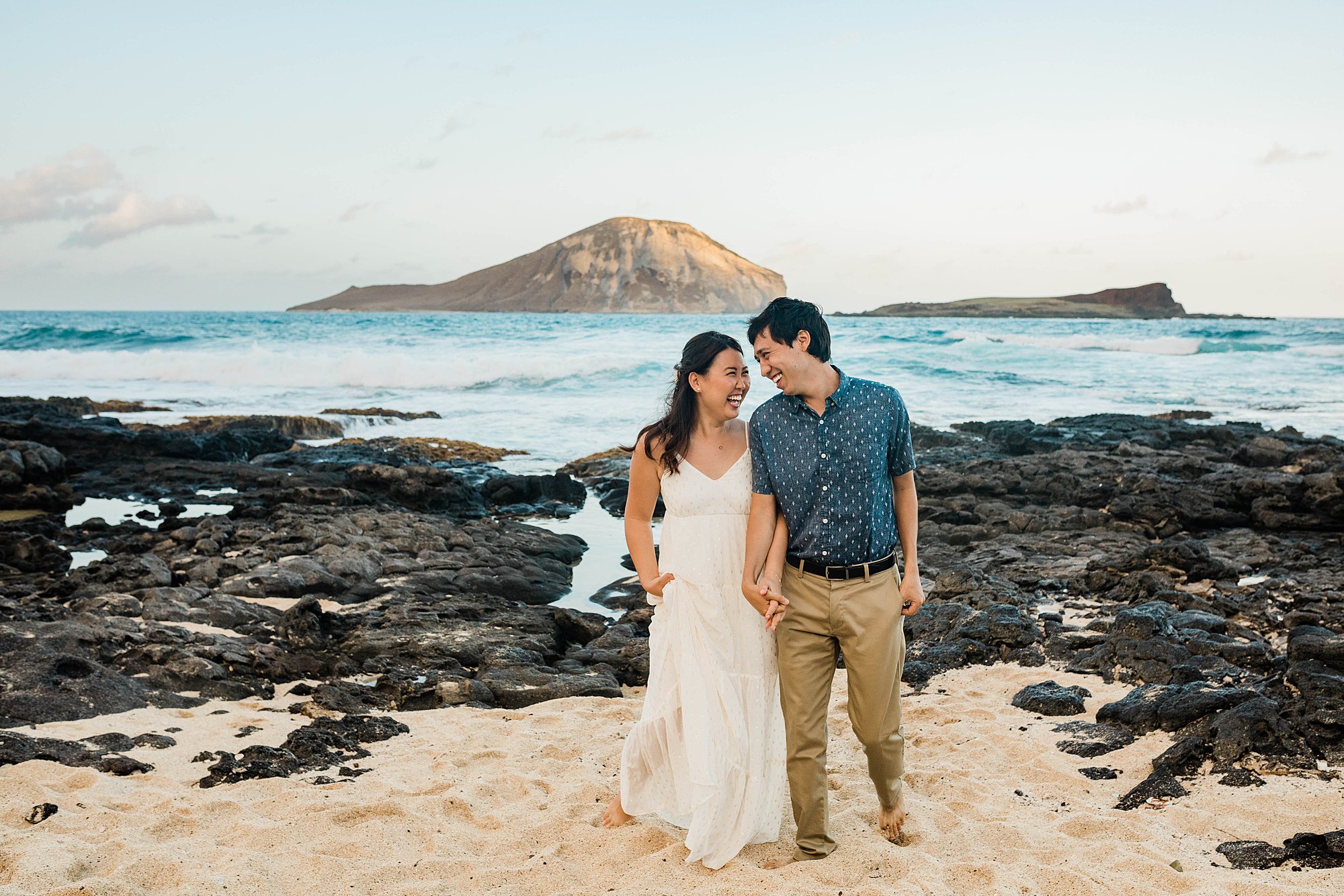 honolulu engagements with couple at the beach