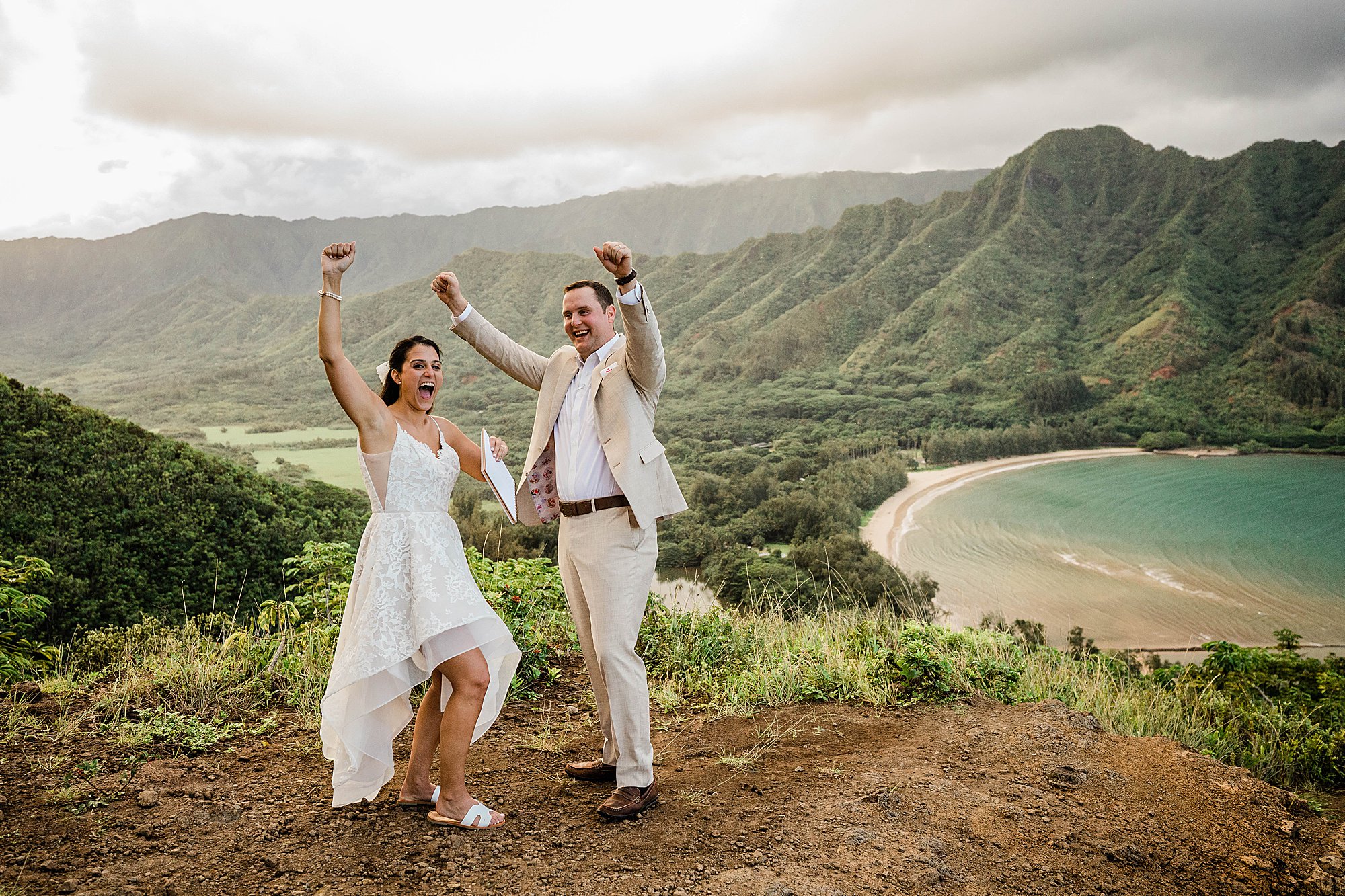 bride and groom in hawaii elopement