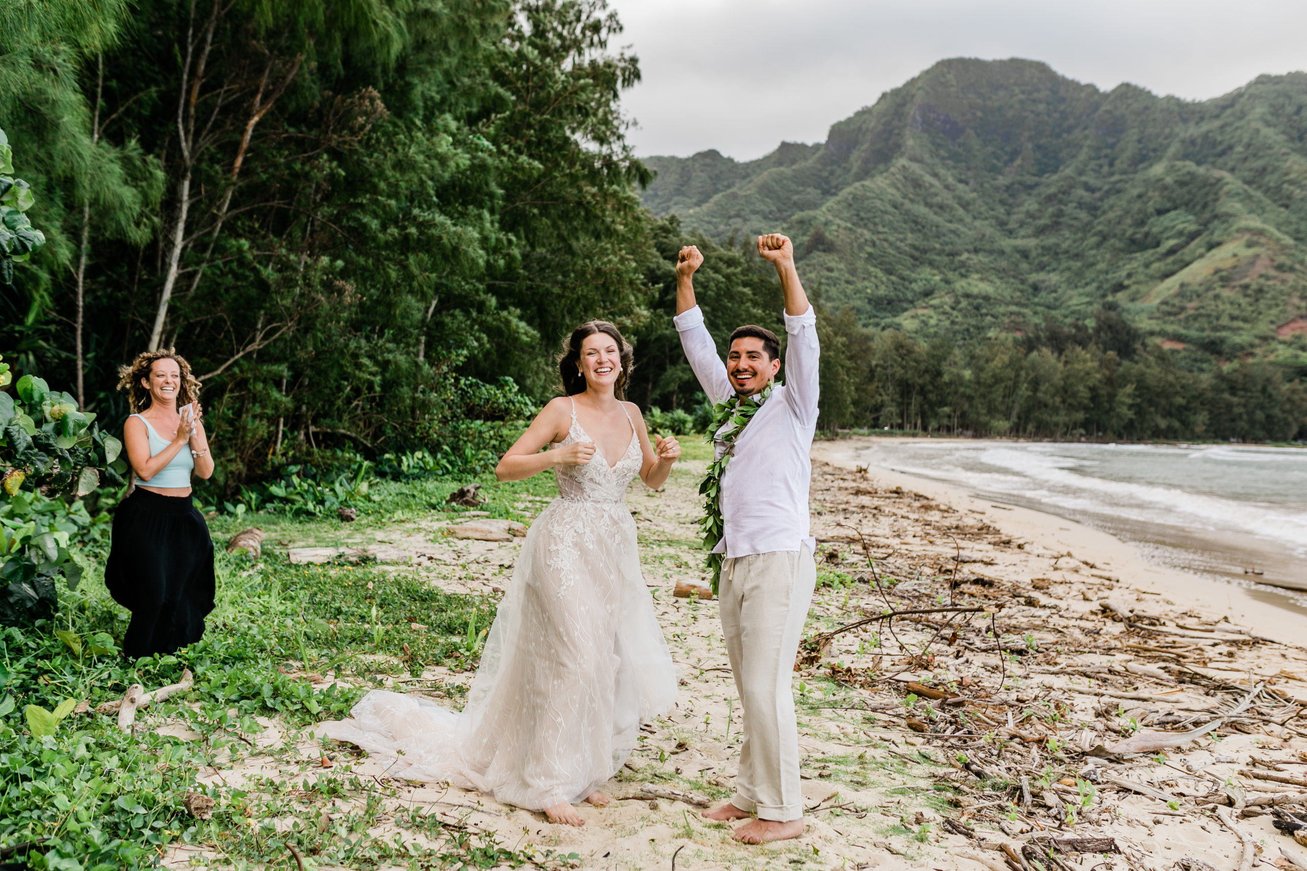 couple in hawaii getting married with oahu elopement officiant