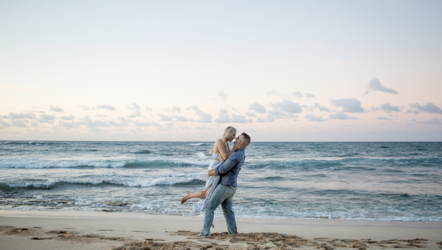 Engagement photos in hawaii