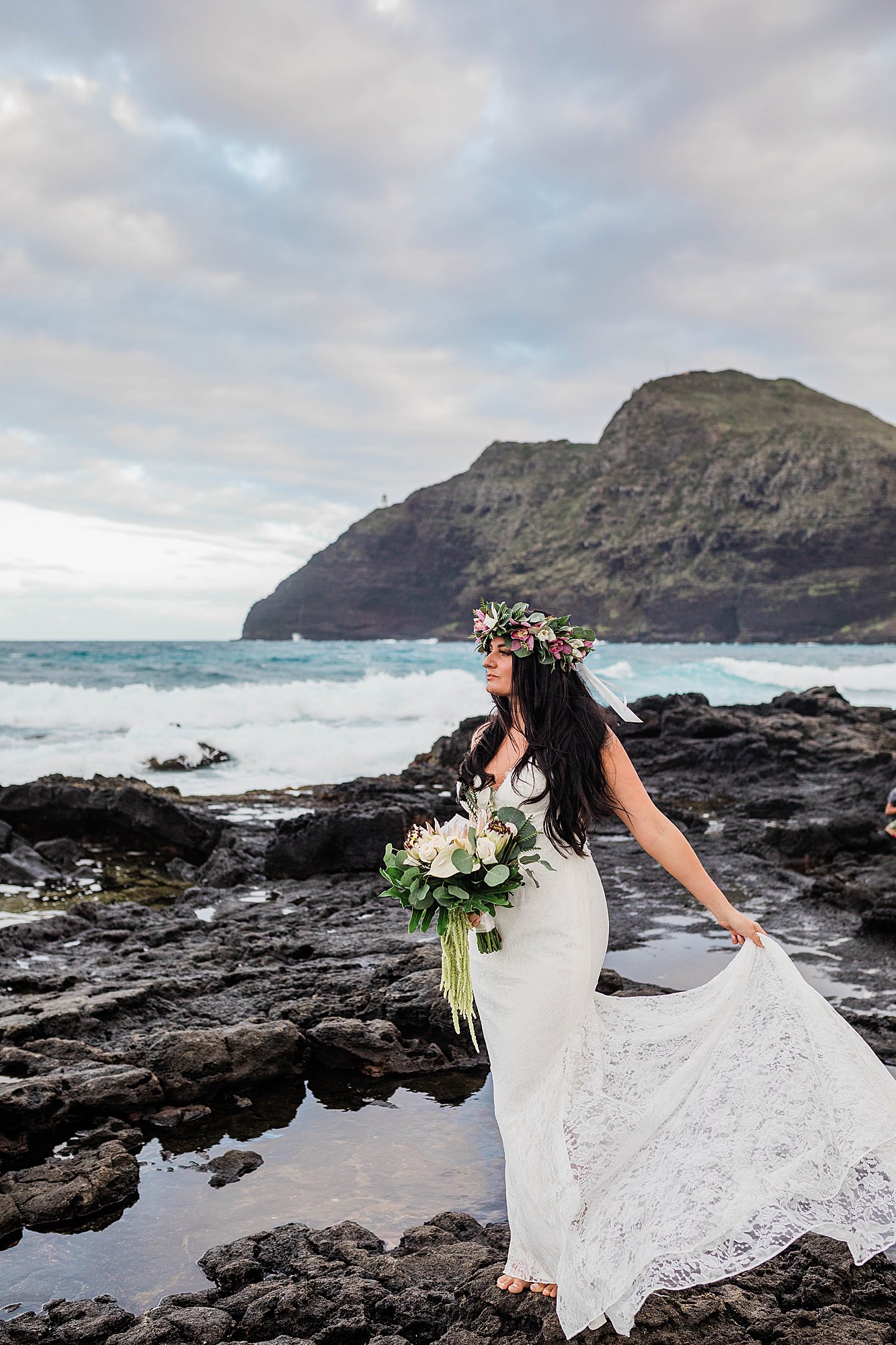 bride in hawaii elopement